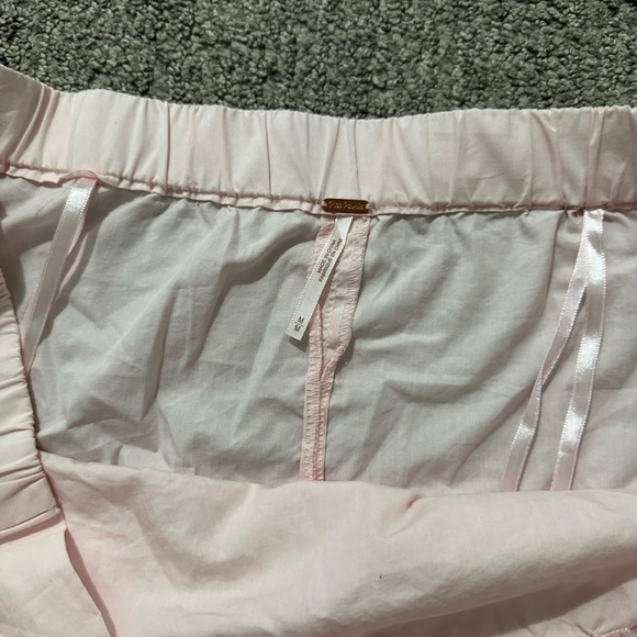 Free People - Show Some Shoulder Top in Pink - Size Medium - Picture 6 of 7